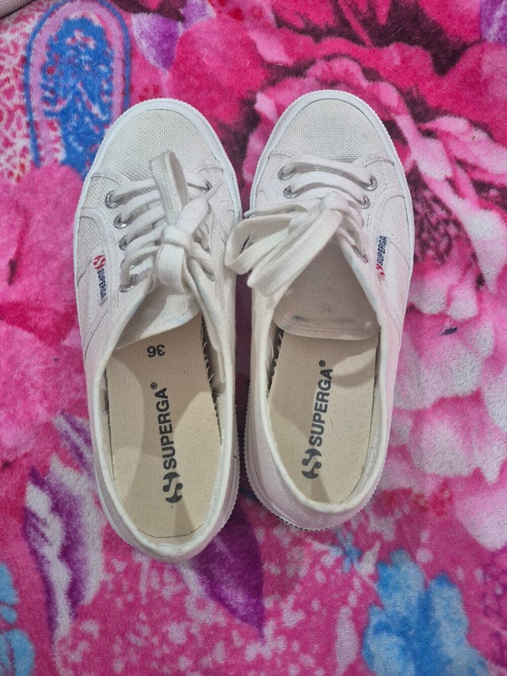 2 pares tenis Superga los azules 37 y los blancos 36